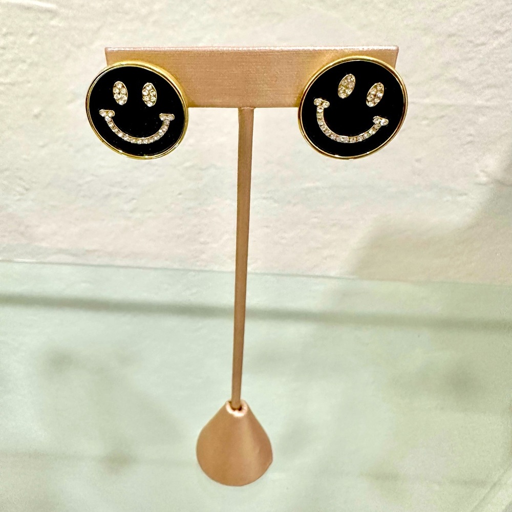 Beautiful Round Smily Face earrings.